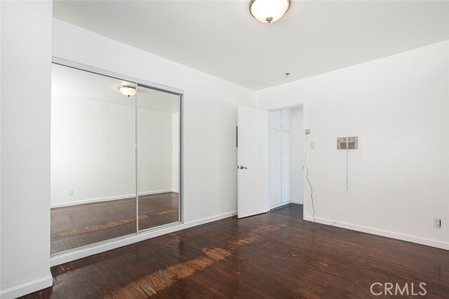 Building Photo - 347 W Dryden St