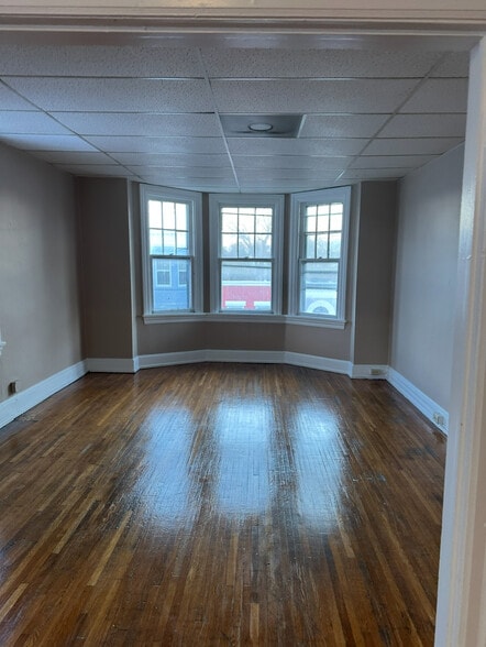 Building Photo - 112 E Washington St