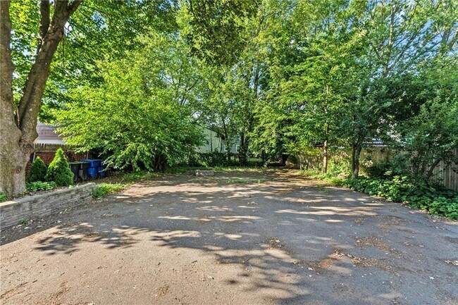 Building Photo - 266 Sayles Ave