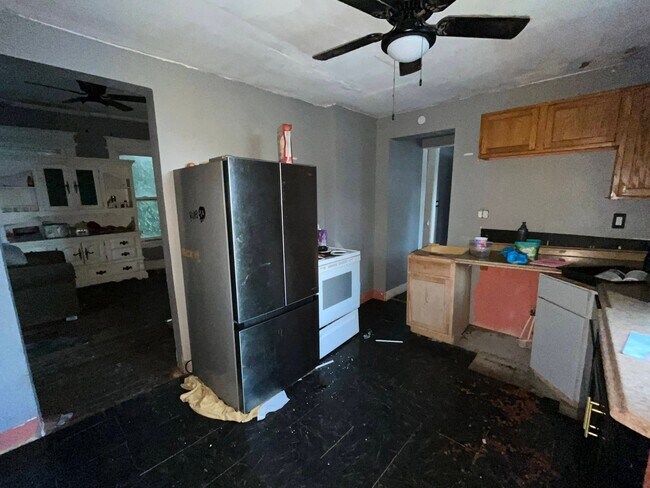 Building Photo - 913 Milnor St