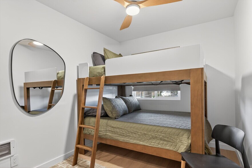 Building Photo - 218 E Surfside Dr