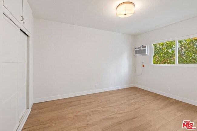 Building Photo - 1250 N Crescent Heights Blvd