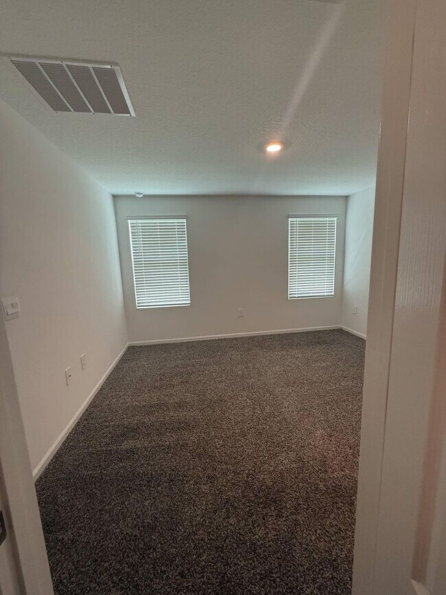 Building Photo - Awesome 4/2 Located in Desirable Yulee Area Nassau County Priced to rent, won't last long!