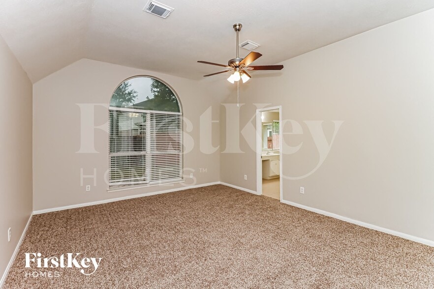 Building Photo - 11026 Seminole Spring Ln
