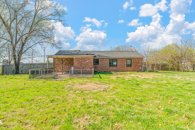 Building Photo - 2920 Byington Beaver Ridge Rd