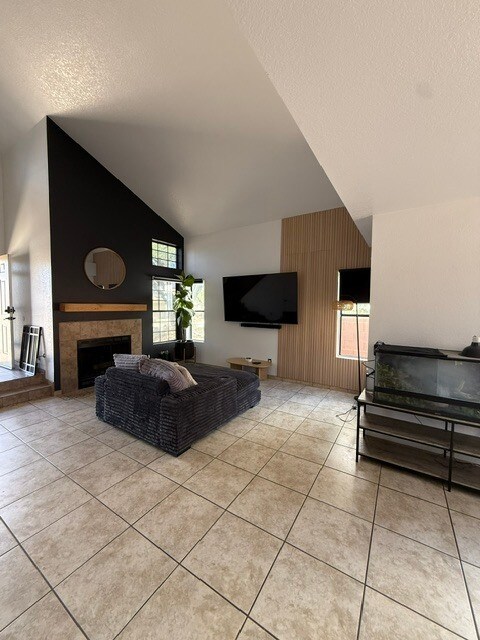 Building Photo - FOR RENT