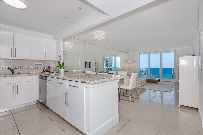 Building Photo - 2301 Collins Ave