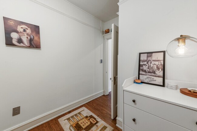 Building Photo - 1714 E Kane Pl