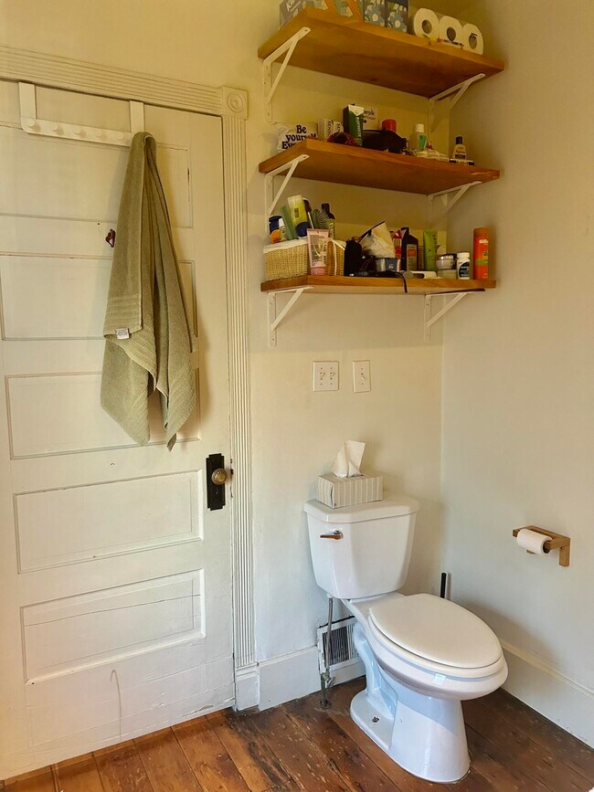 Building Photo - 1682 Bagley St