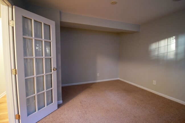 Building Photo - 264 W Bland St