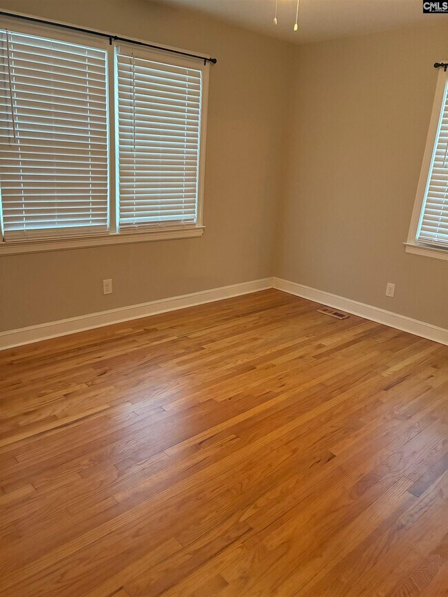 Building Photo - 617 Holland Cir