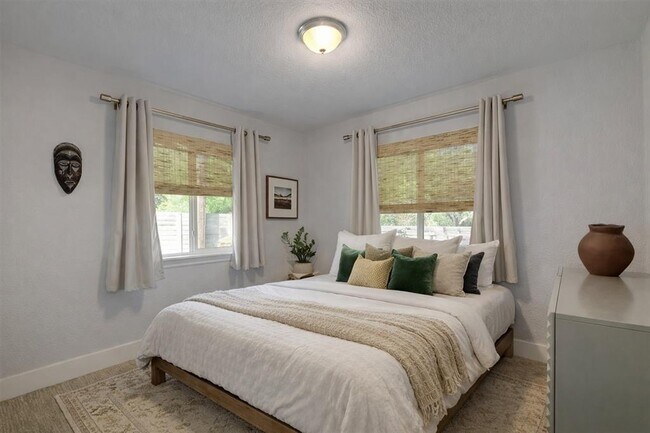 Building Photo - 1400 Southport Dr