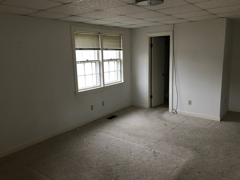 Building Photo - 400 W Edgerton St