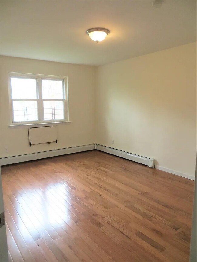 Building Photo - 3521 Tiemann Ave