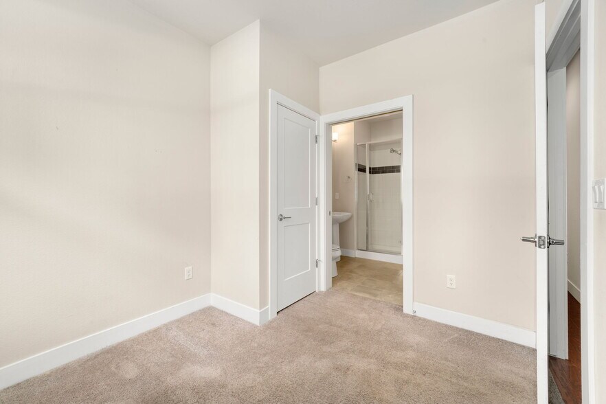 Building Photo - 1276 W 11th Ave