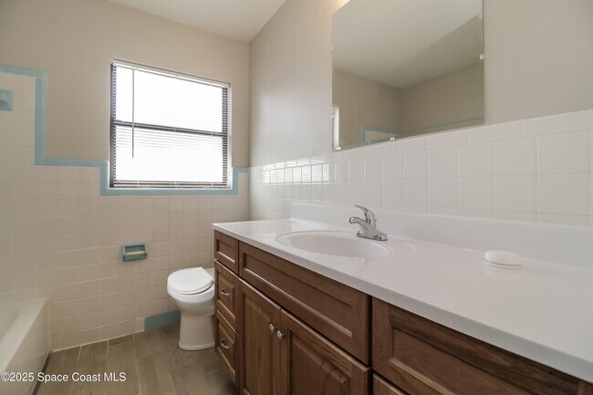 Building Photo - 568 Gardenia Cir