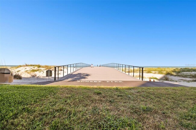 Building Photo - 880 Mandalay Ave