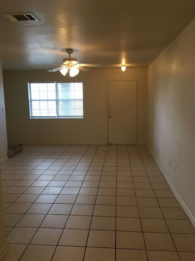 Building Photo - 3003 Cantabrian Dr