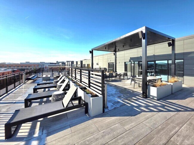 Building Photo - 737 Swann Ave