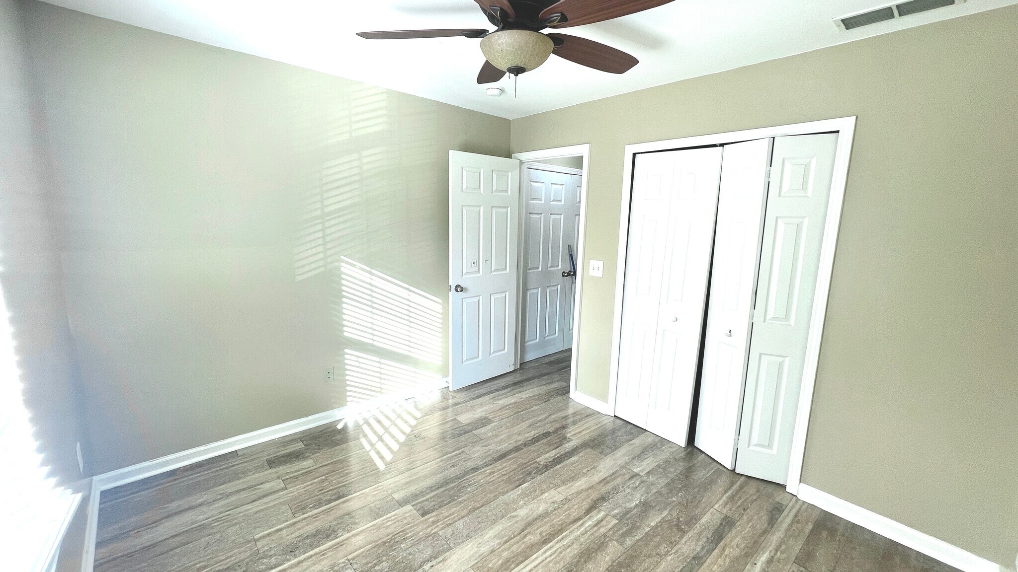Building Photo - 711 Crestwell Cir SW