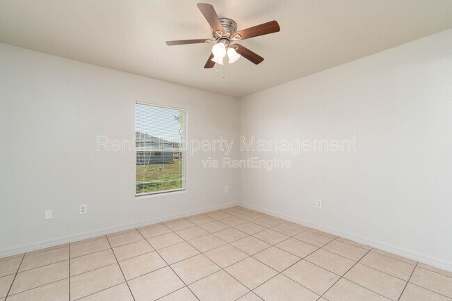 Building Photo - 210 Ichabod Ave