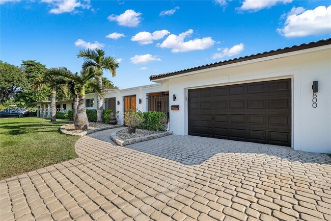 Building Photo - 800 SE 3rd Terrace