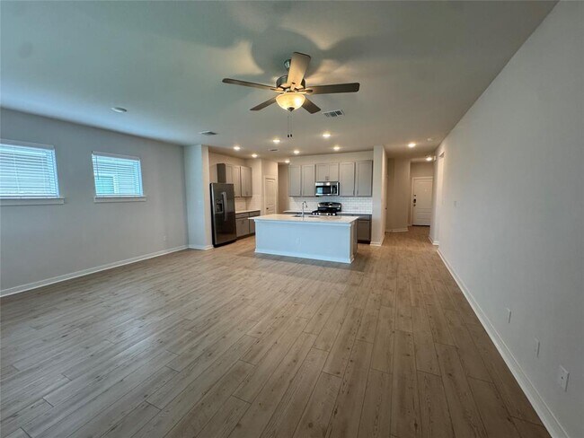 Building Photo - 101 Hereford Lp