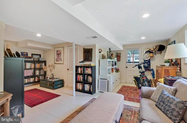 Building Photo - 9504 Milstead Dr