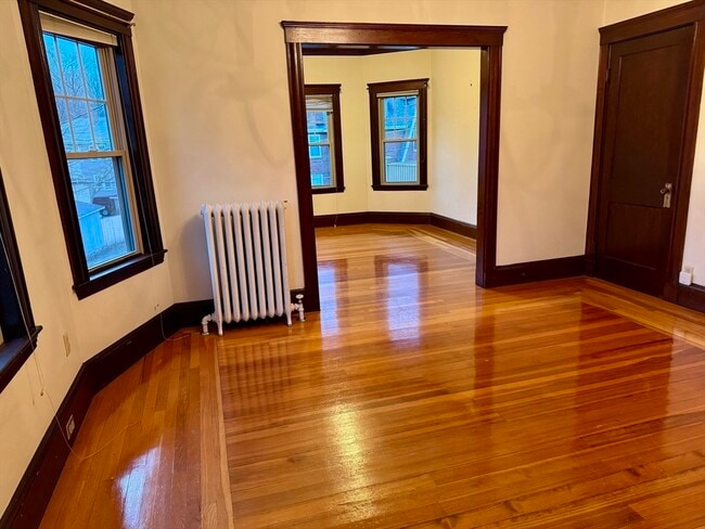 Building Photo - 9-11 Lincoln St