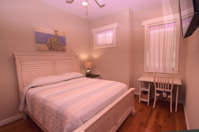 Building Photo - Leasing for FALL 2026! 3Bed/3Bath Townhouse walking distance to FSU! $800/room!