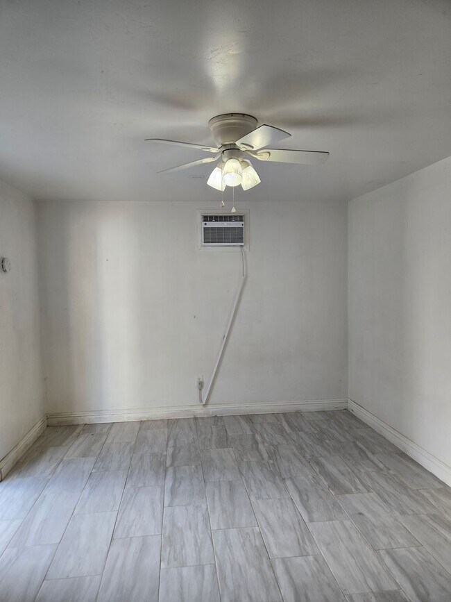 Building Photo - Four bedroom w/ Studio