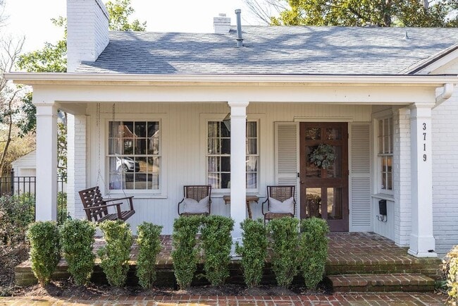 Building Photo - 3719 S Woodland Dr