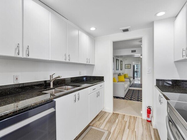 Building Photo - 3400 Galt Ocean Dr