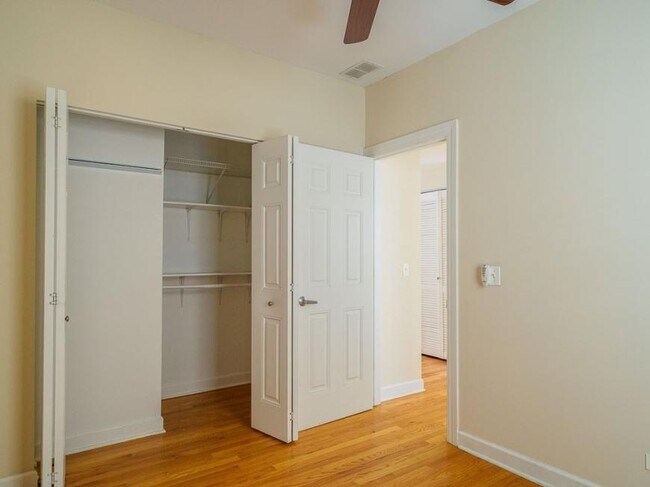 Building Photo - 1 bedroom in CHICAGO IL 60657