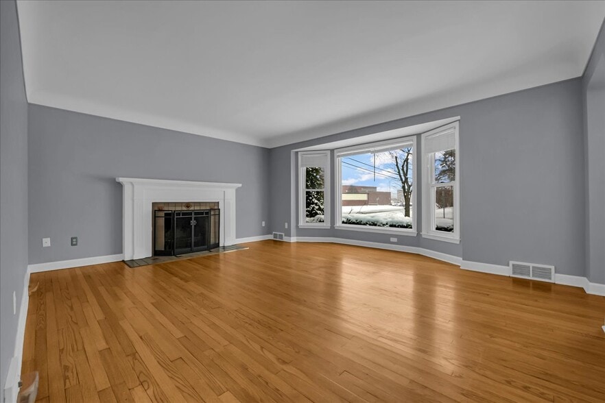 Building Photo - 2299 W Lincoln St