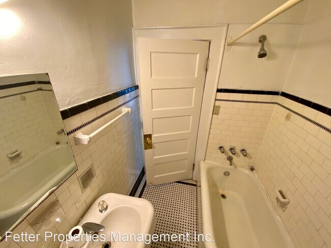 Building Photo - 410 SE 2nd St