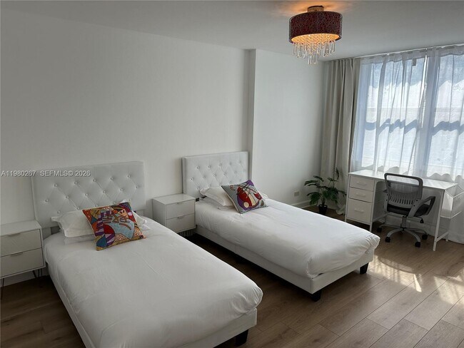 Building Photo - 6039 Collins Ave