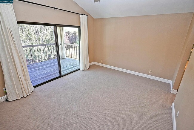 Building Photo - 933 Meadowvale Ct