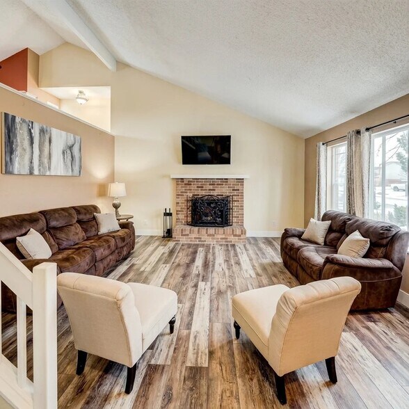 Building Photo - 504 S Laredo Cir