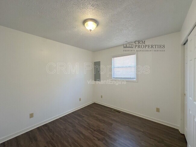 Building Photo - 722 S Lindsay St