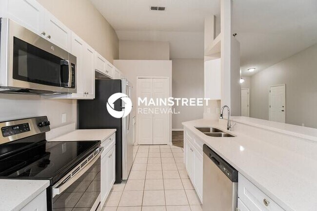 Building Photo - 3 Bedroom Pet-Friendly Home in Jacksonville, FL with Main Street Renewal