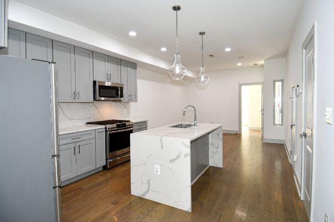 Building Photo - 1632 K St NW
