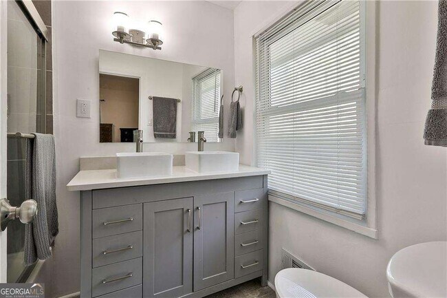 Building Photo - 2037 Lively Ridge Rd NE