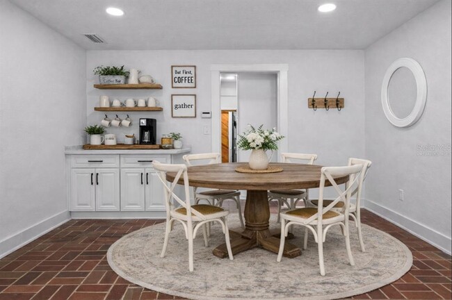 Building Photo - 1803 E Orange Ave