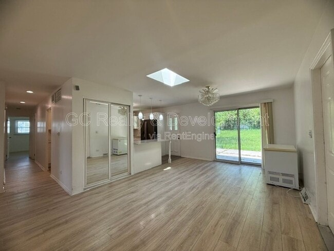 Building Photo - 14949 Highland Ave
