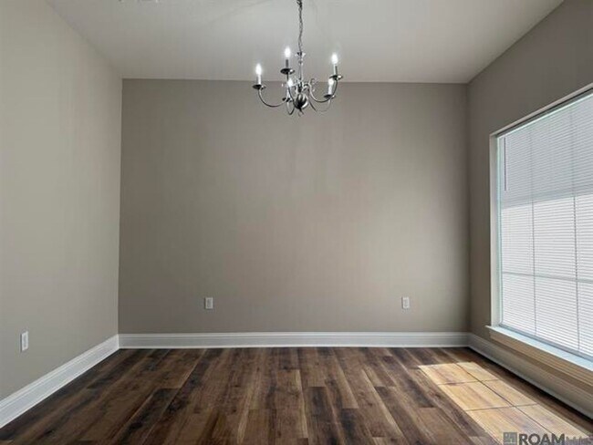 Building Photo - 41206 Colonial Dr