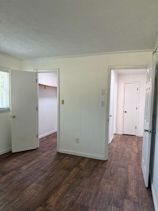Building Photo - 318 Westview Loop