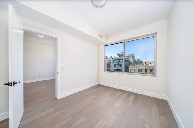 Building Photo - 65 Newkirk St