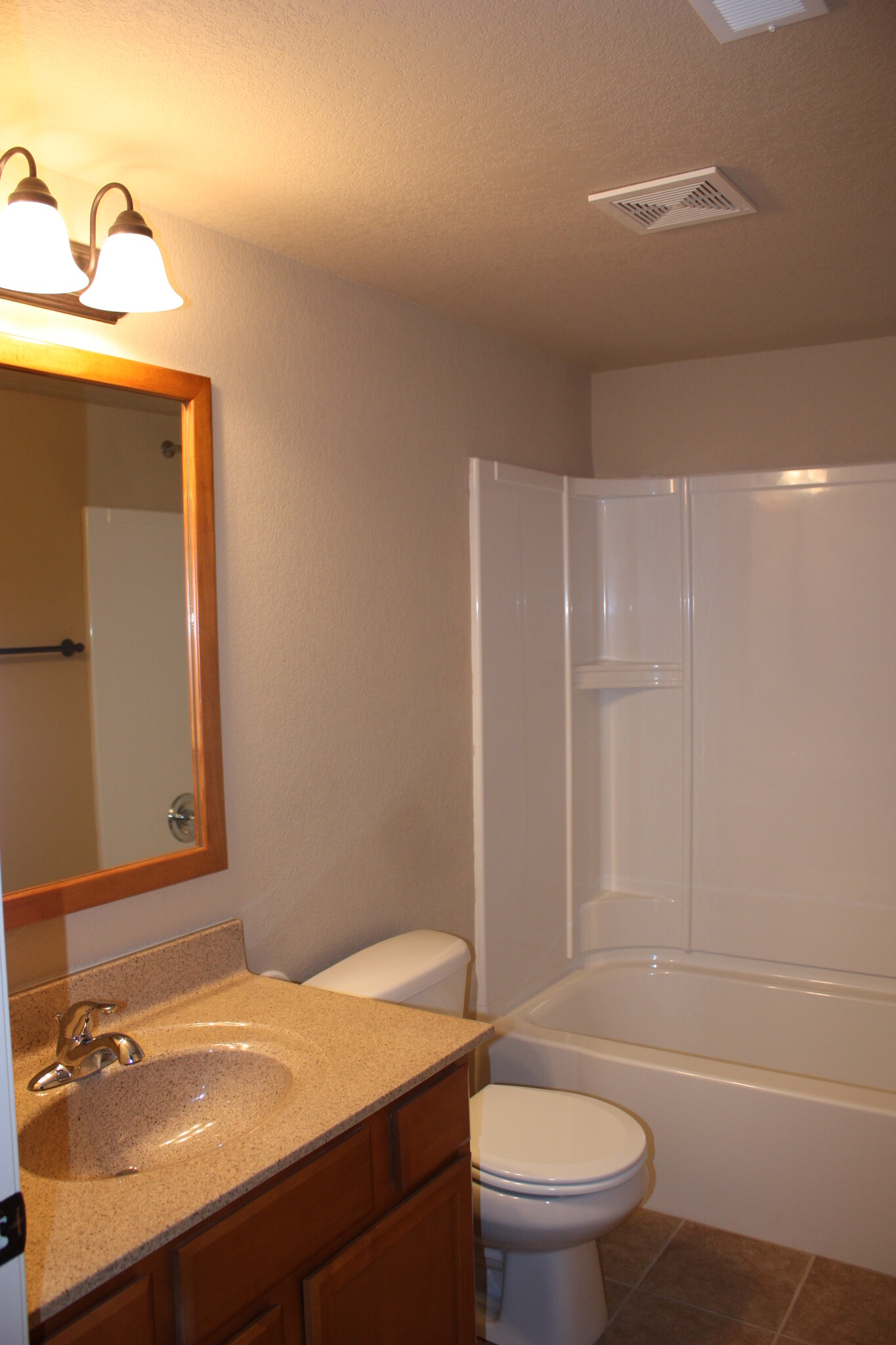 Building Photo - 102 Grandview Ct