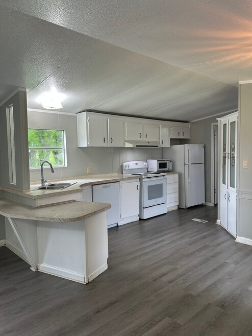 Building Photo - 4329 W Park Row Blvd